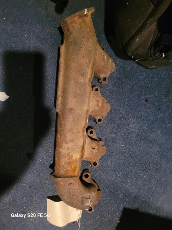 1970 ls5 454  ls6 chevelle exhaust manifold. 3916178. May 70 date