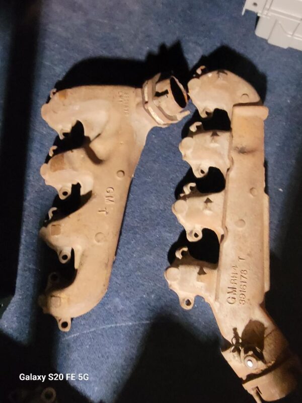 Pair of 1969 396 427 exhaust manifolds 879 178  date july and august 69