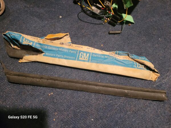 1967 1968 1969  z28 l78 l89 copo camaro nos weatherstrip verticles