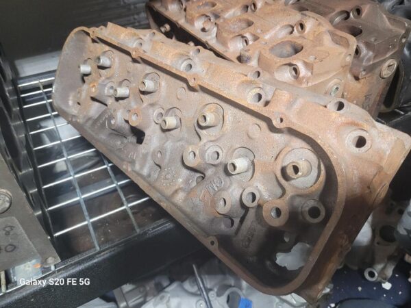 1966 date 3904391 cylinder head. Squareport