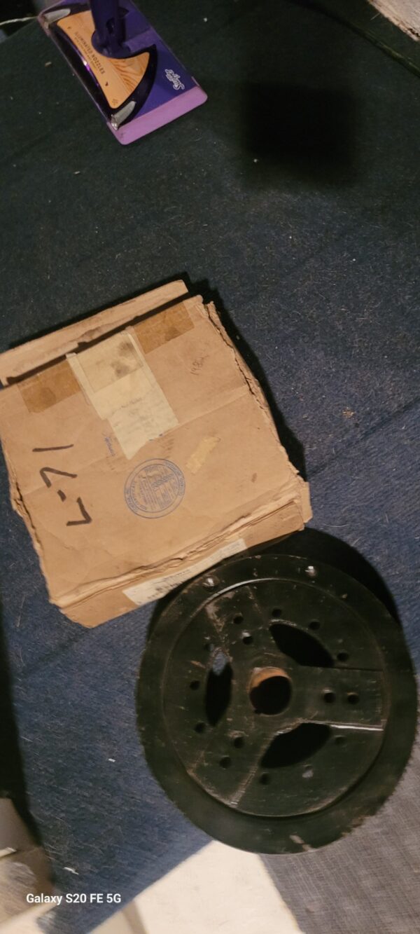 Nos 68 69 z28 harmonic balancer..302 w 3 spokes. 