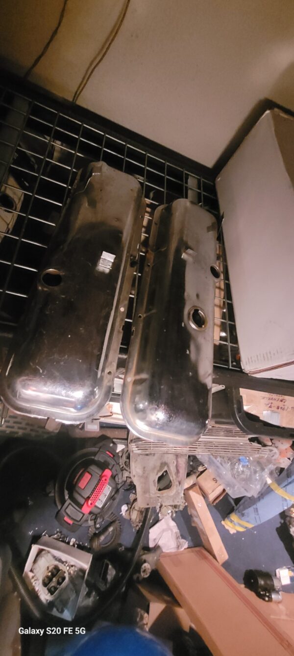 Ls6 1970 chevelle  valve covers nice driver shape real takeoffs with all correct tcs clips, wire stands.