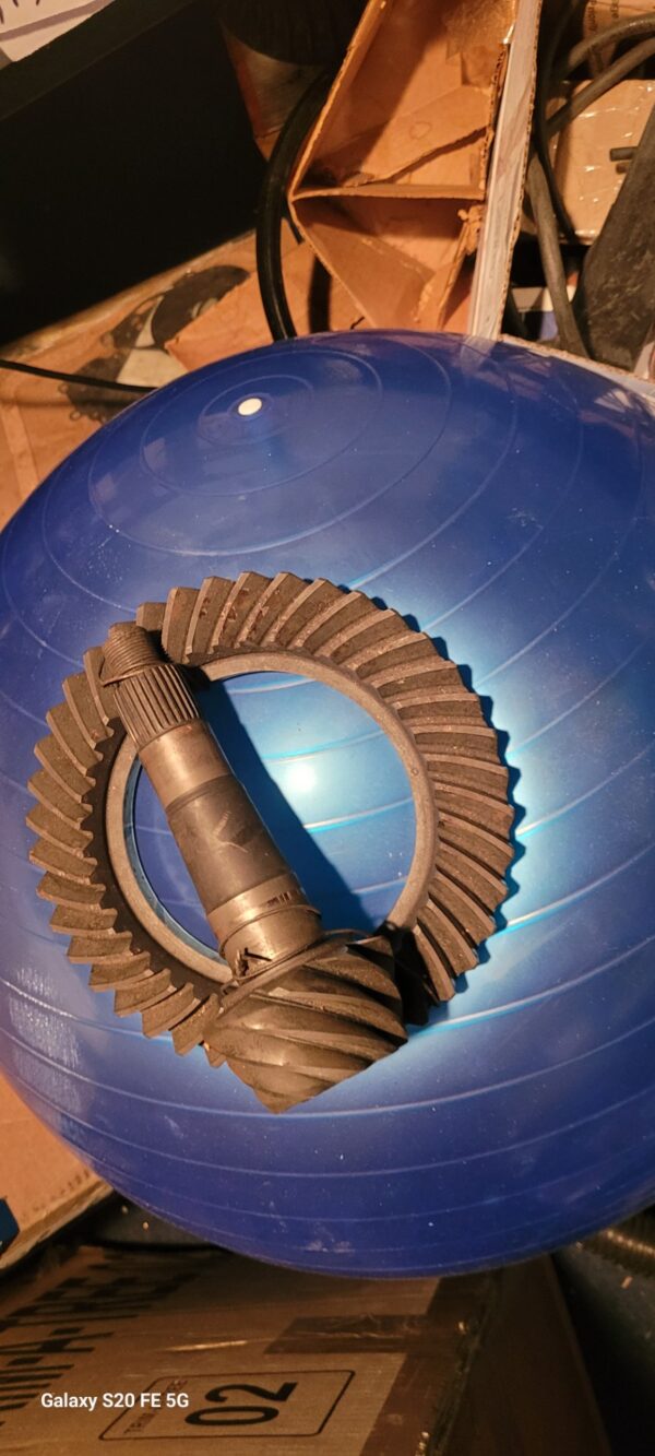 456 gm 69 dated ring and pinion.  Camaro z28 396 427 12 bolt posi 9 41.  2 4 69. Feb april 69.