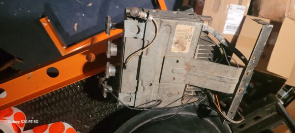 1968 4 speaker stereo  camaro multiplex amplifier  as shown w bracket