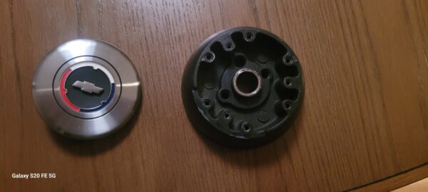 Original gm 1969 1970 stering wheel camaro chevelle rosewood hub w horn cap
