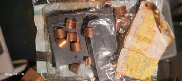 396 427 454 Bag of 25 nos valve keepers. Gm brass