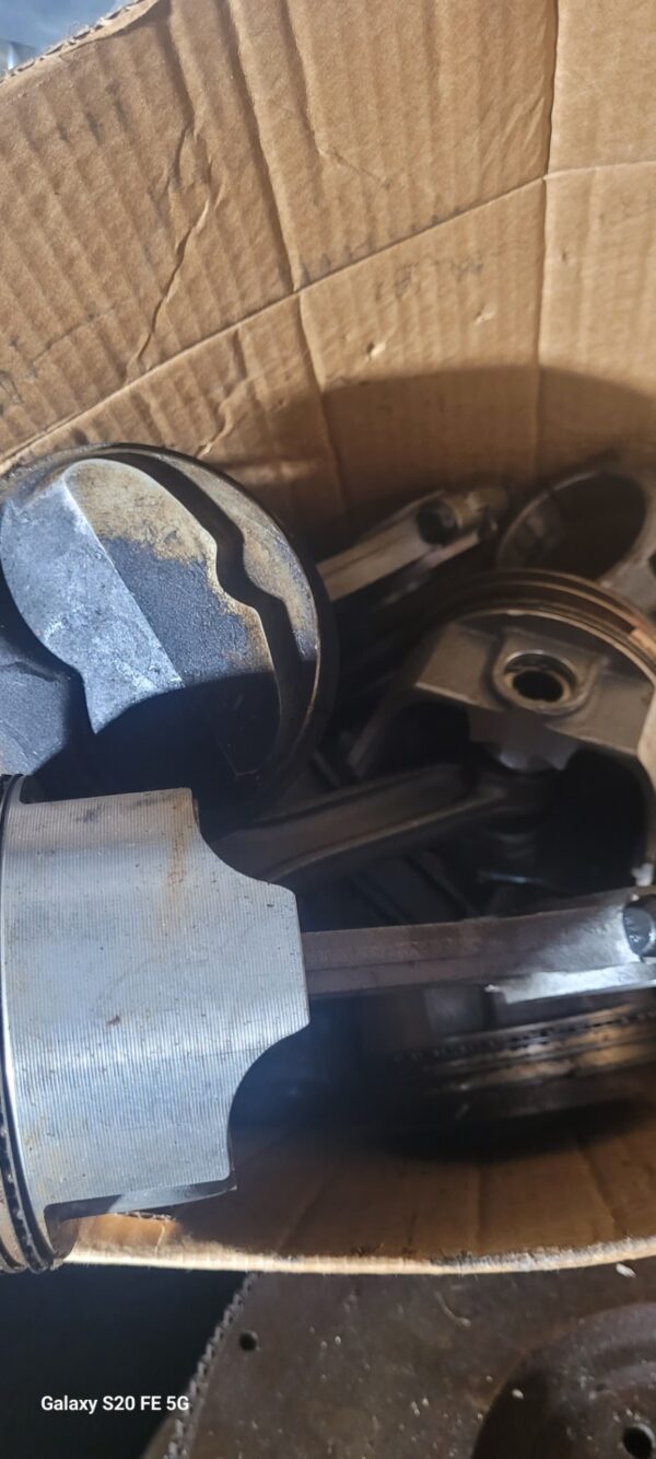 O pink rods w z28 69 302 forged pistons.....set of 8 nice pieces