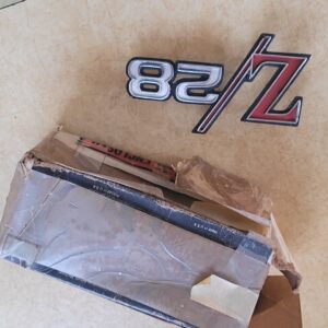 Nos 69 camaro gm 302 dz  early z28 fender emblem. Correct color and part number.