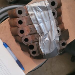 2 bolt big block main caps. Set of 5 no spun bearings good used. 396 427 454. 