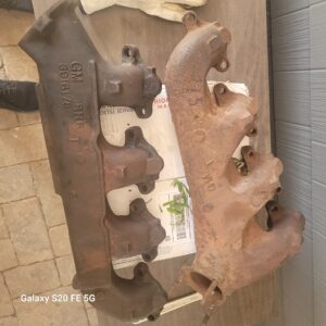 A pair of super clean December 18 and 23 ls6 exhaust manifolds.  Flat boss for 70 production.  They come drilled for smog hole  provisions and no issues.  Smog system also for sale