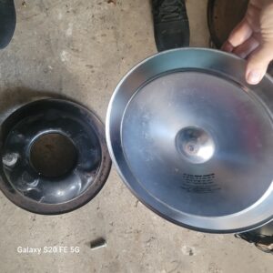 A very nice 67 z up to 69 air cleaner   correct lid w silkscreen. Very good survivor, with correct pipe. 