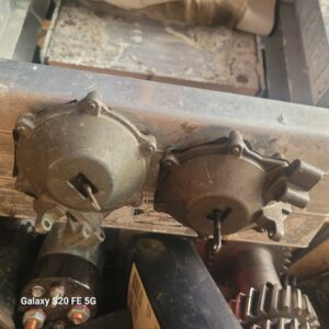 Tri power 3x2 holley carburetor pods.  427 corvette ends.