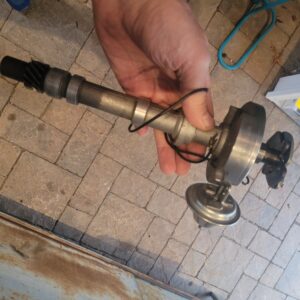 1969 z28 distributor 8m19 dec 19 68 date , desirable date ..real one w real parts. 
