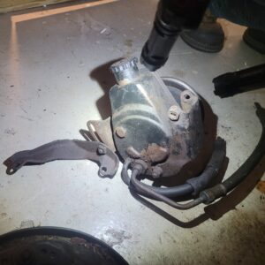 Powet syeering pump , pulley, brackets. Looks like 69 vintage small block chevy cars. Have 60 units in stock all chevrolet 60s and early 7ps 302 350 396 427 454
