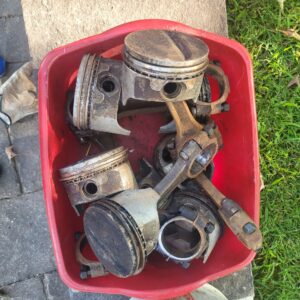 Pink rods w o on bottom w 327? pistons..set of 8.